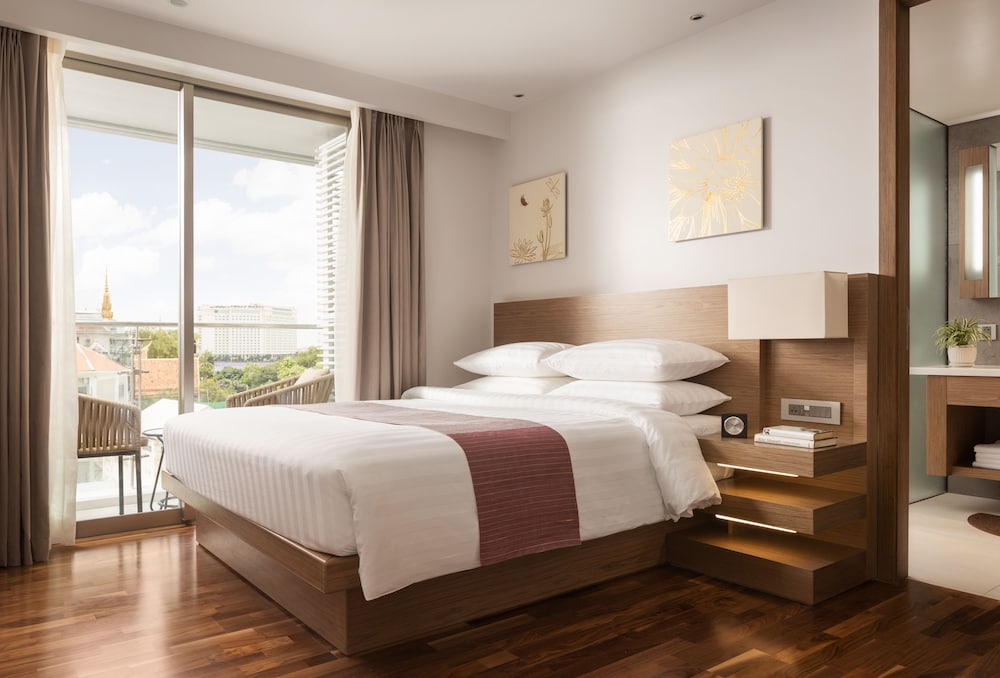 Hotel Emion Phnom Penh 24/65