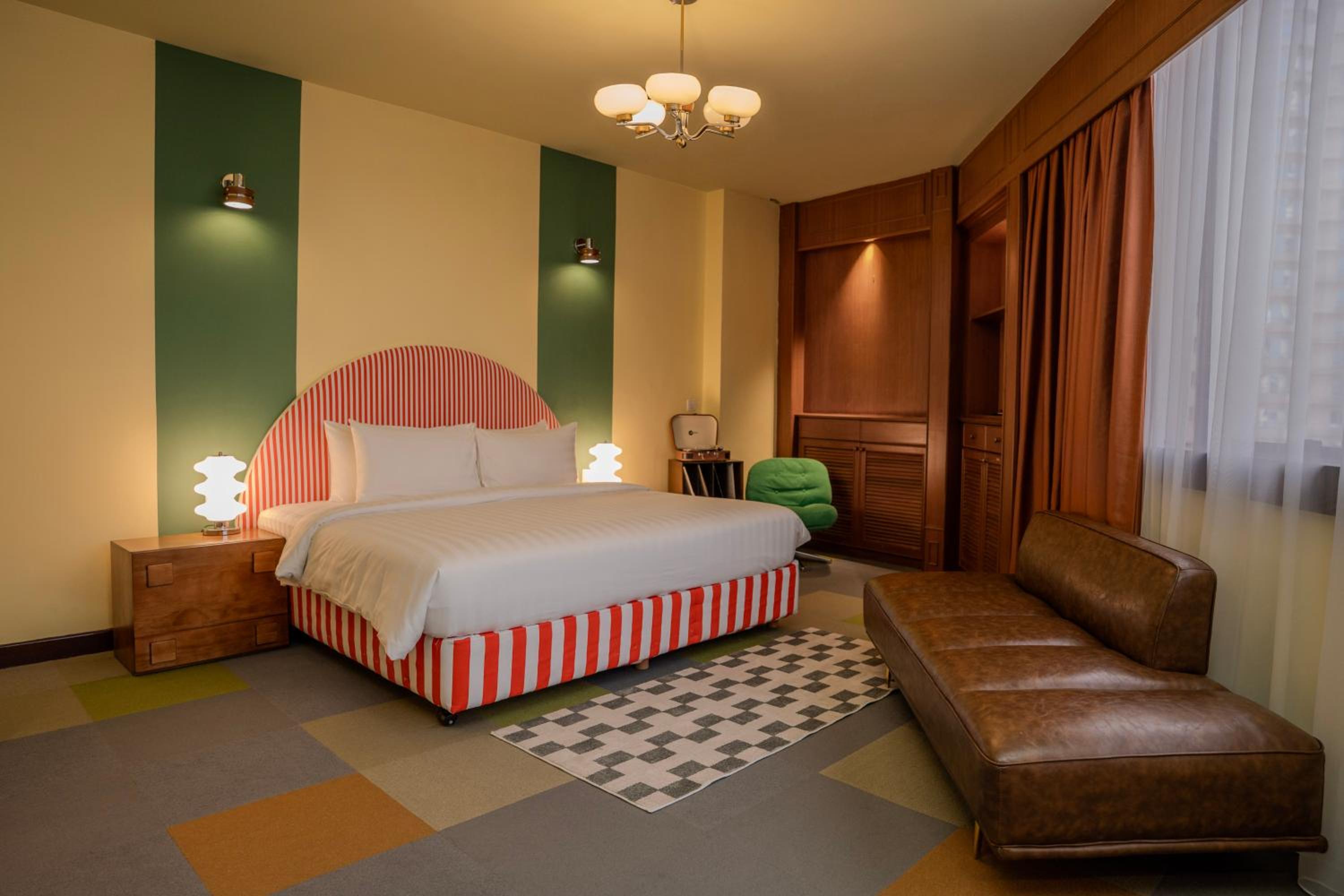 Rushmore Suite with Bathtub