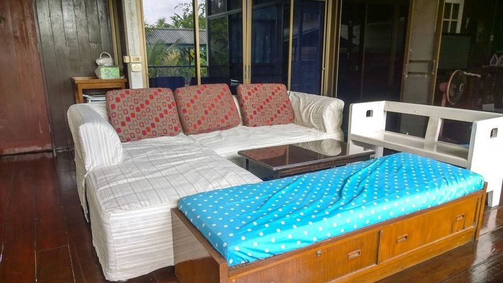 Cast Away Homestay 25/50