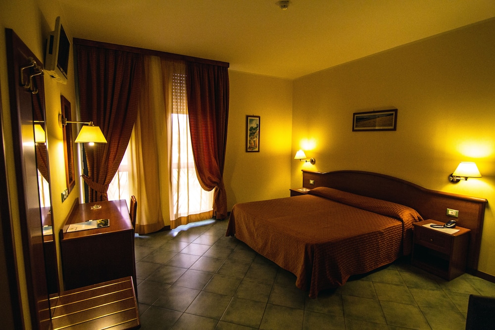 HOTEL DEGLI AMICI 18/42