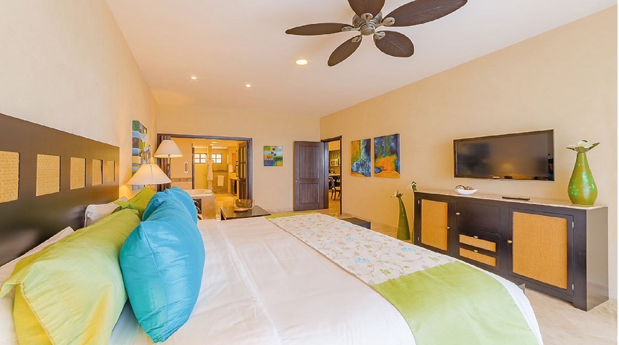 3 Bedrooms, Ocean Front