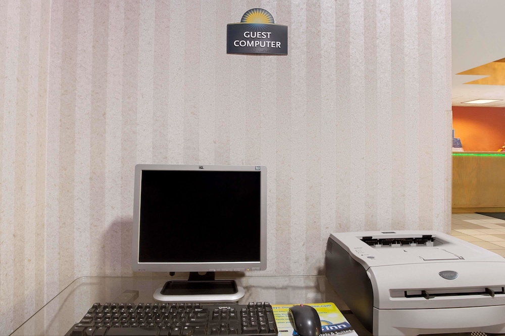 Days Inn Suites By Wyndham Ridgeland 24/32