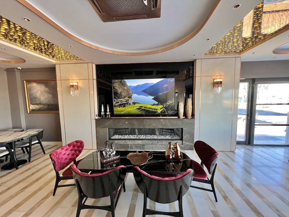 MQ Hotel Suites 11/60