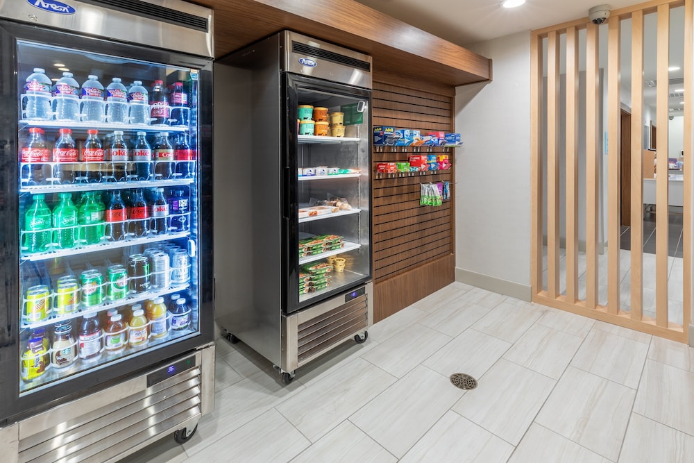 Holiday Inn Express Suites Stafford Nw Sugar Land An Ihg Hotel 53/56