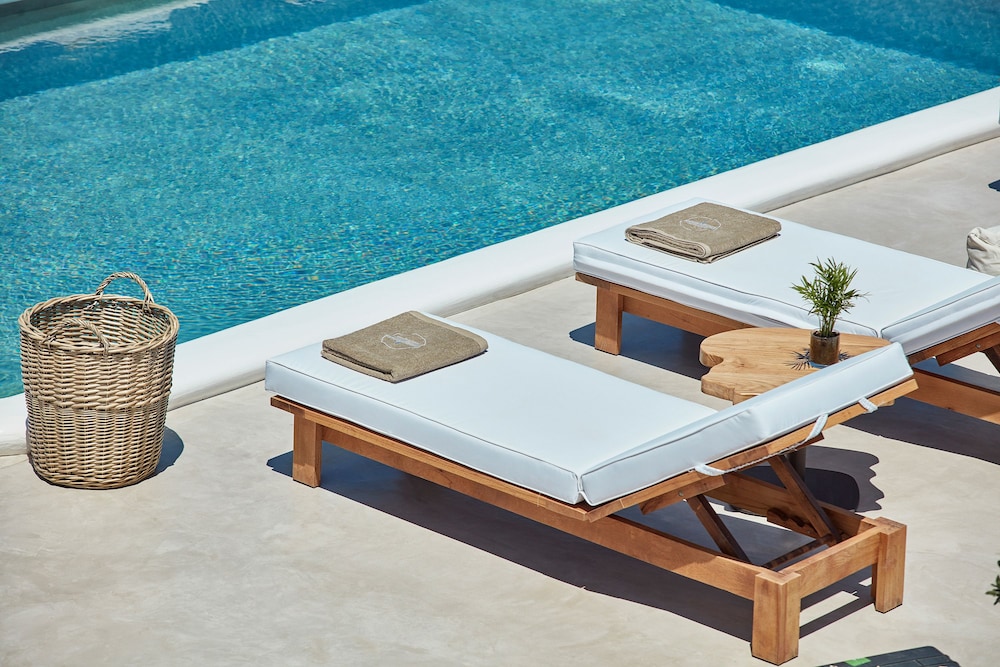 Mykonos Waves Beach House Suites 38/44