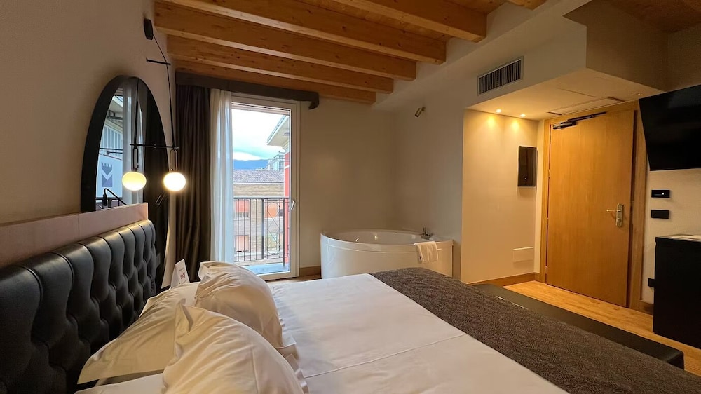 Capitol, Junior Suite, King Bed