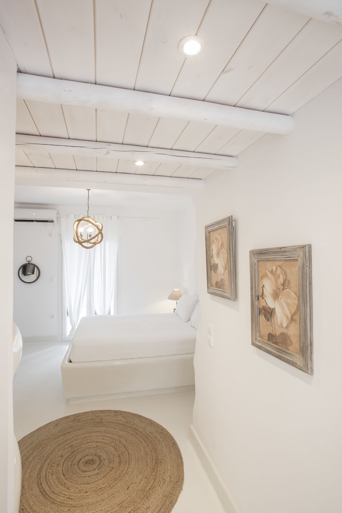 Paros Palace 12/76