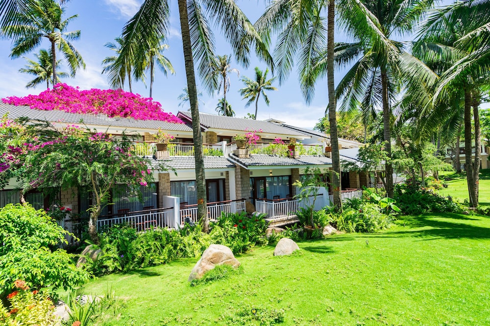 Hoang Ngoc Beach Resort 79/87