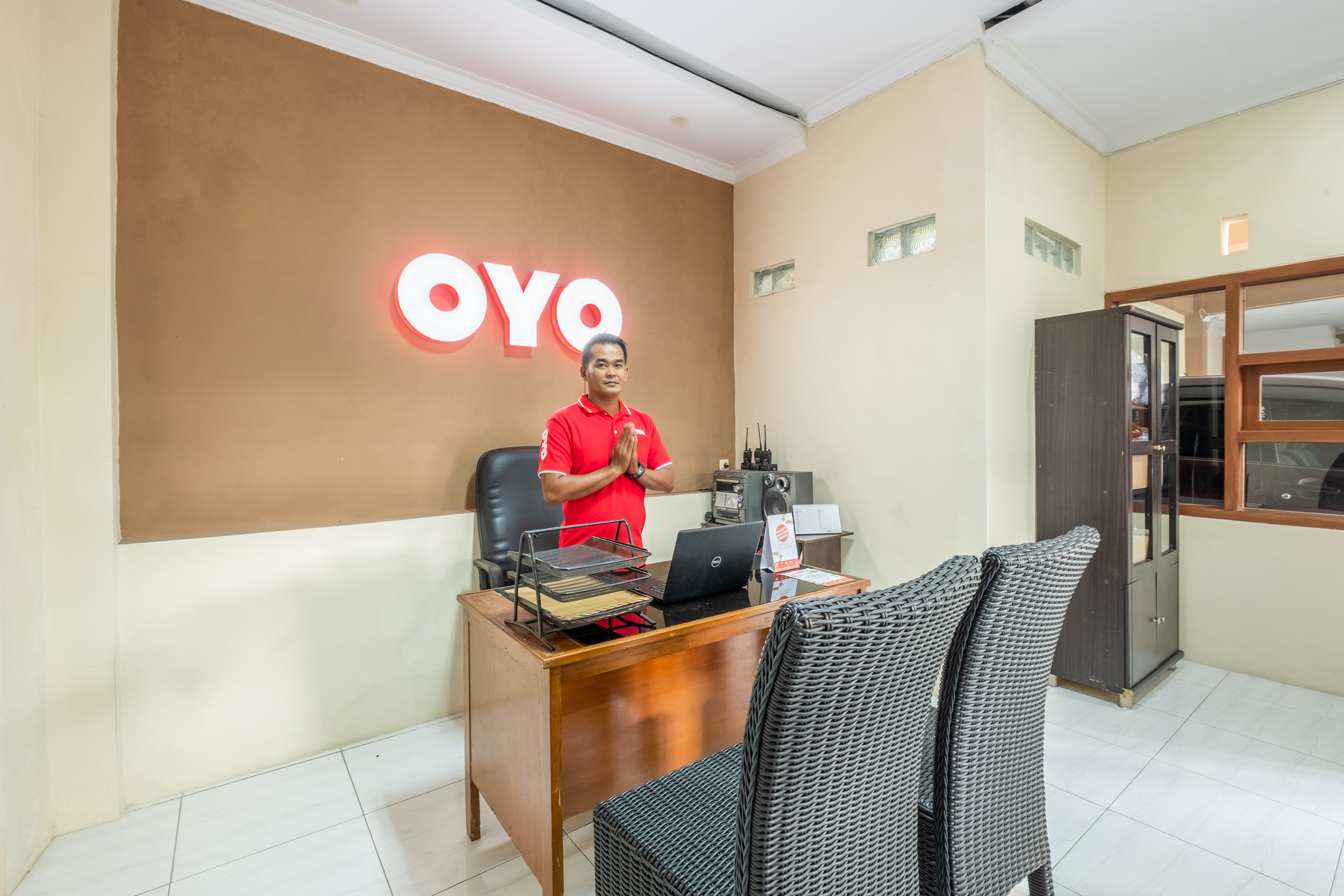 OYO 876 D' Exclusive 4/17