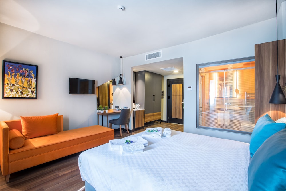 Signature Hotels & Spa 8/50