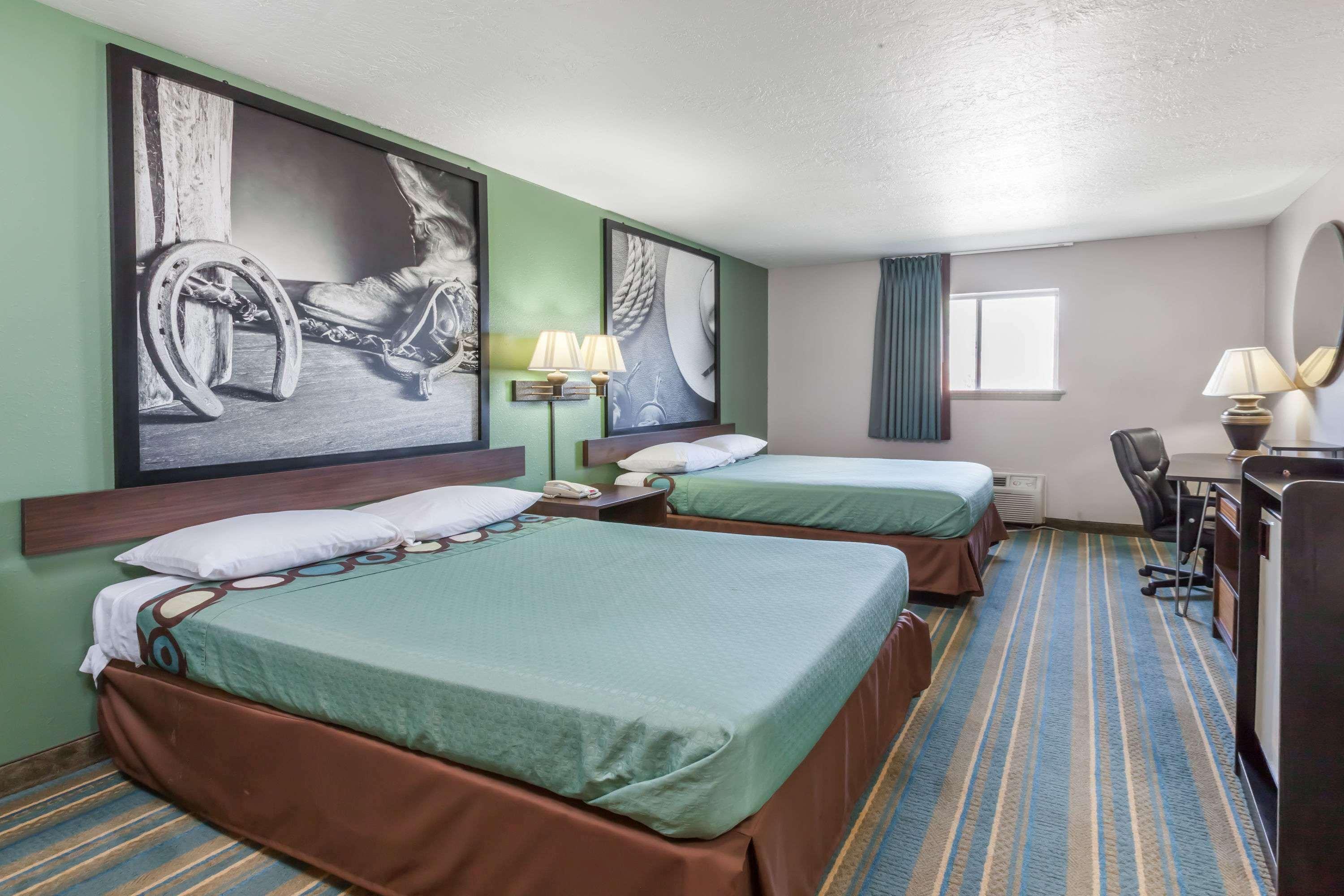 Super 8 By Wyndham Chickasha 11/28