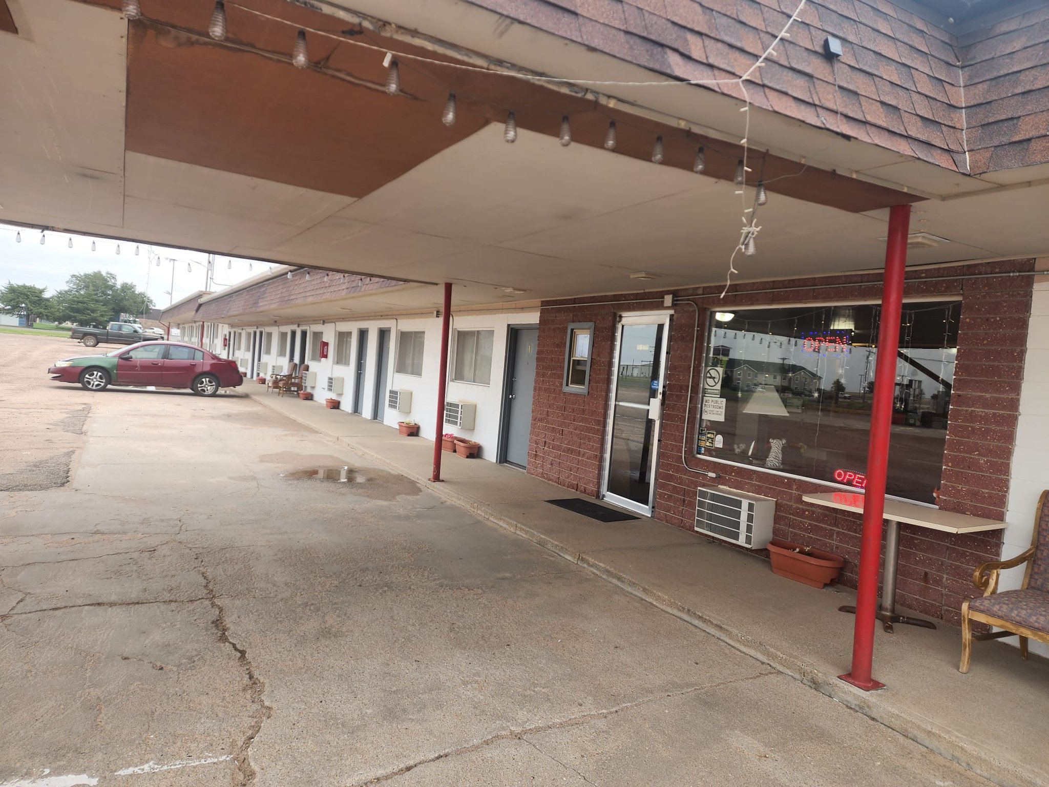 First Inn By OYO Quinter Hwy 70 17/18