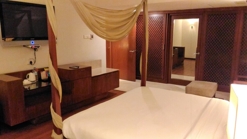 Hotel Taj Tristar 9/27