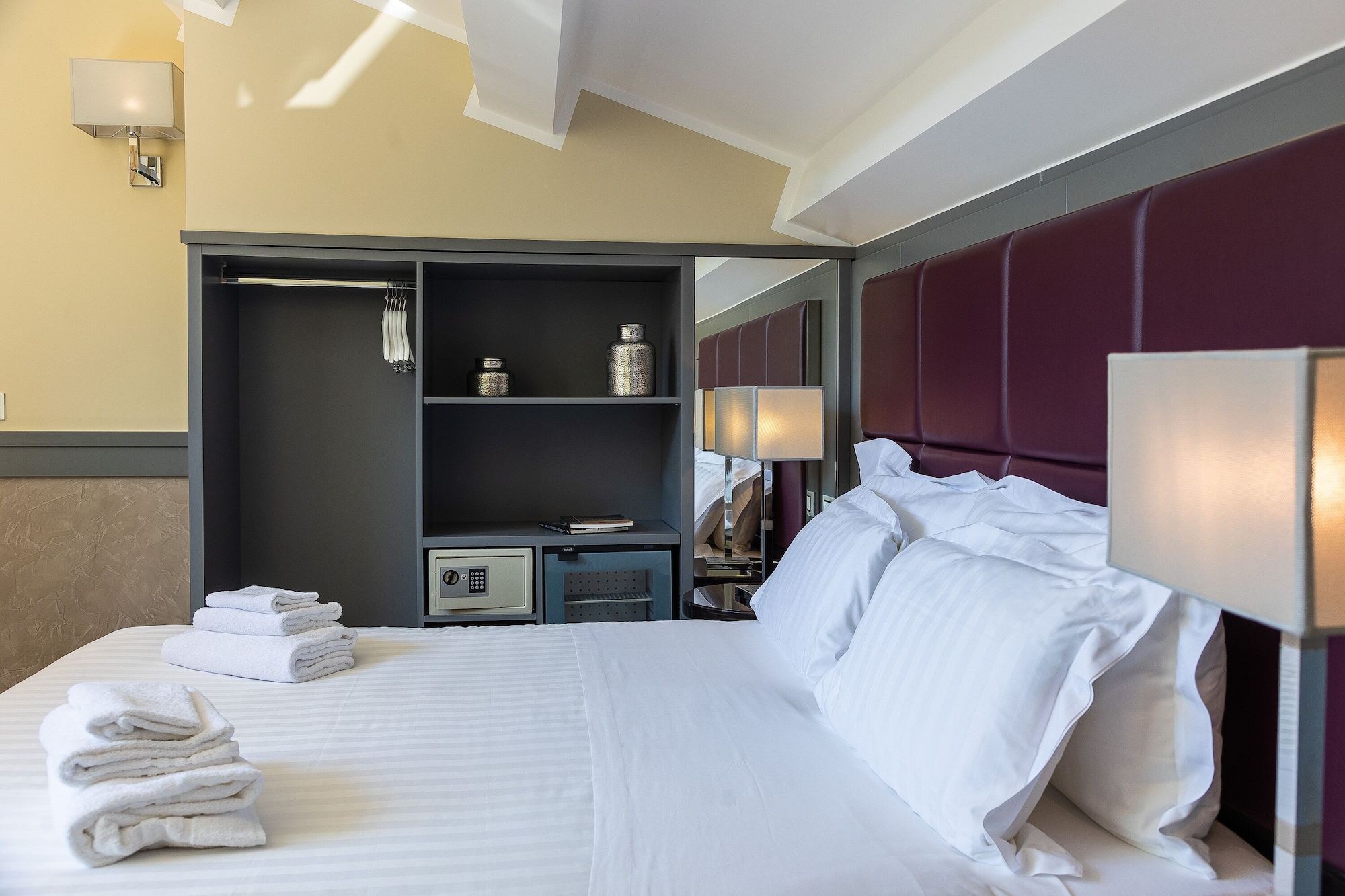 غرفة فاخرة بسرير كوين بإطلالة على المدينة بجاكوزي، Hotel Castellino Roma 2/6