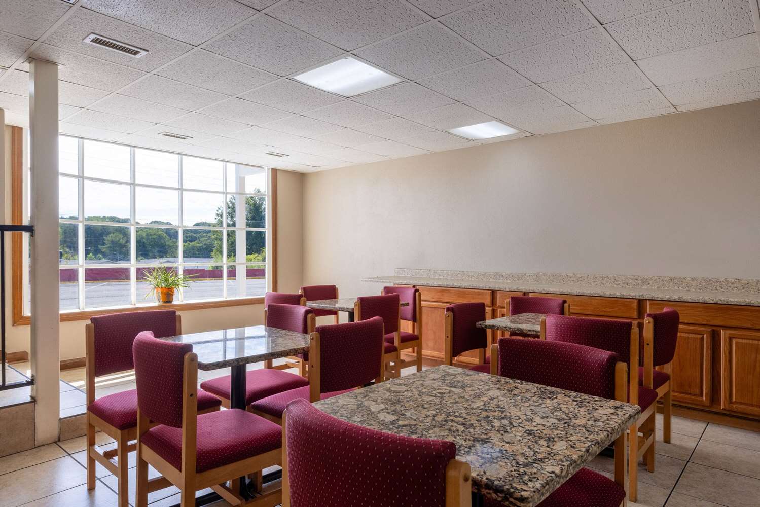 Days Inn By Wyndham Lincolnton 16/29