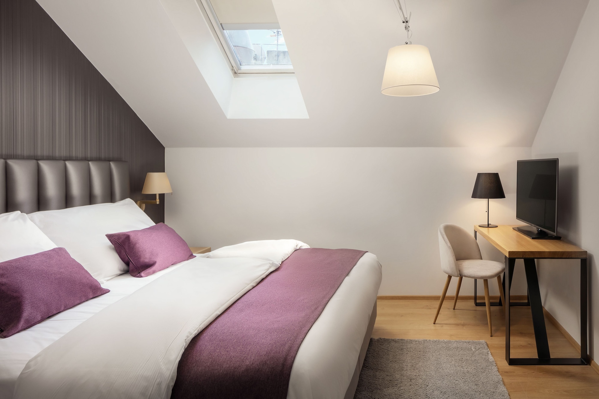 SUPERIOR, DOUBLE OR TWIN BED