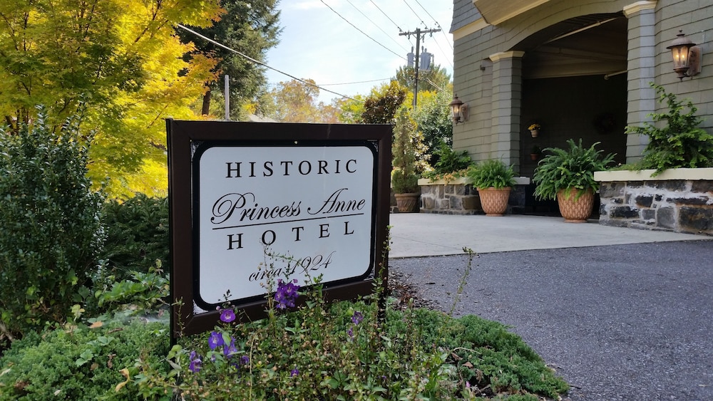 Princess Anne Hotel 4/50