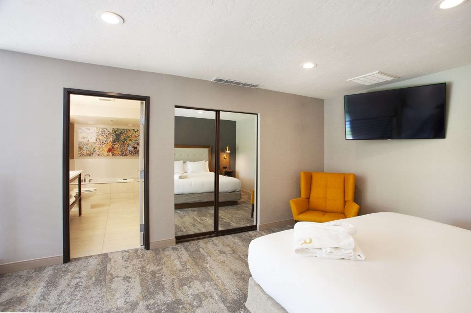 Presidential, Loft, Suite, King Bed, River View, Jetted Tub, Patio