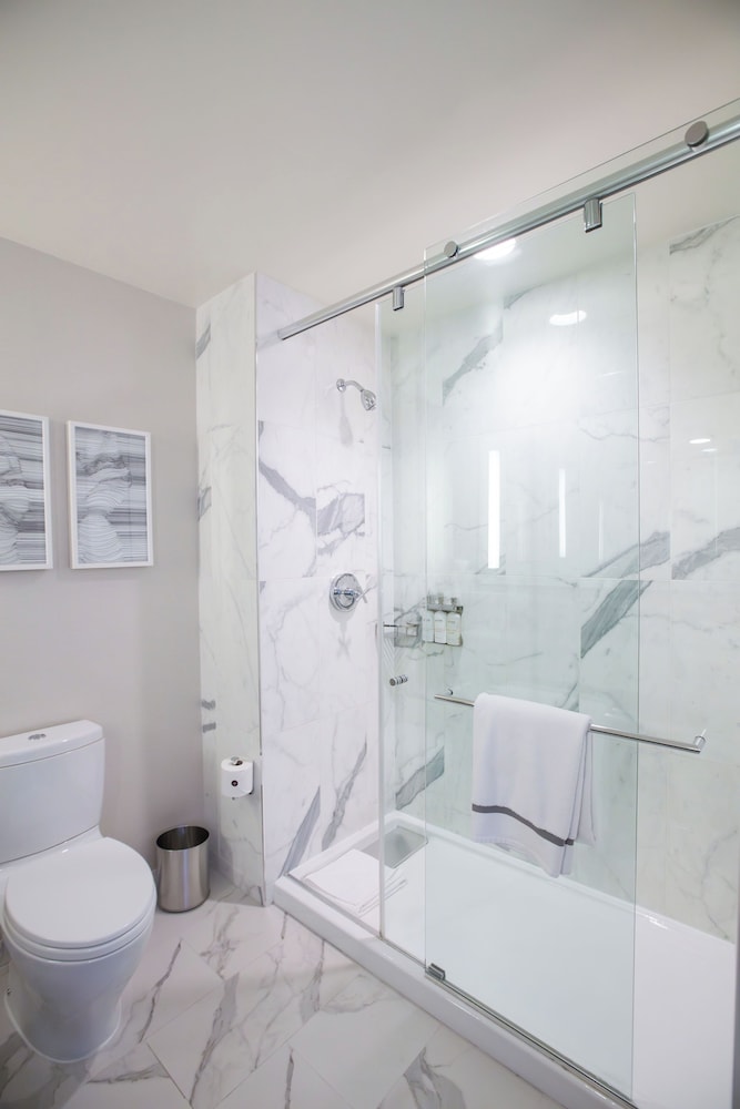 Deluxe, 2 Double Beds, Accessible, Axiom Hotel 8/10