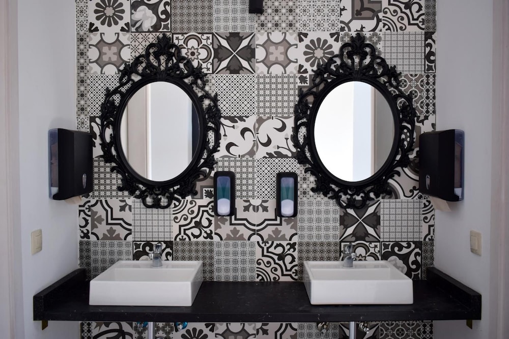 Ouril Hotel Agueda 48/48