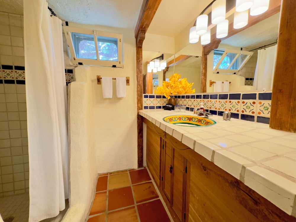 Old Taos Guesthouse Bed and Breakfast 64/69