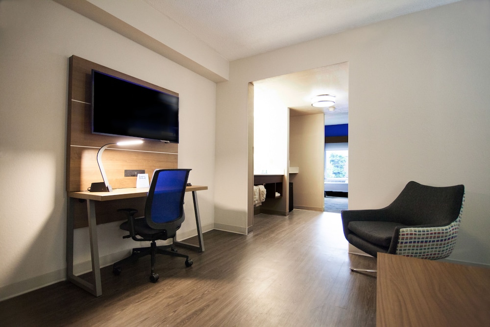 Holiday Inn Express & Suites Nashville - Brentwood I-65 32/40
