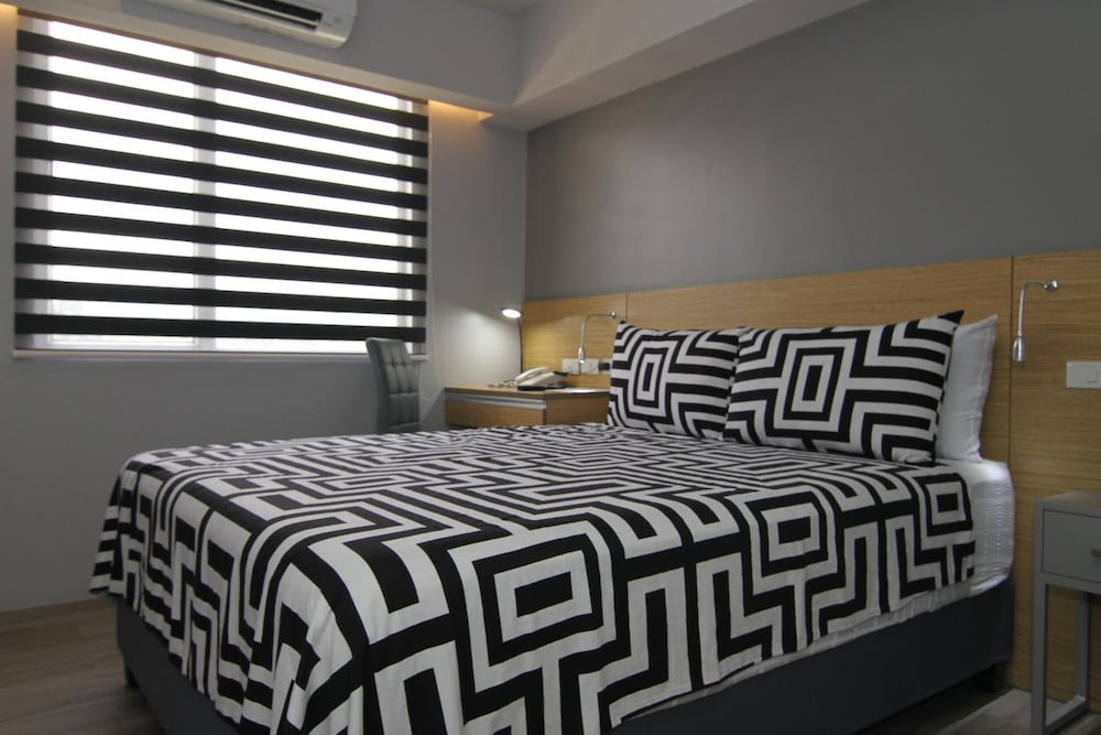 Cebu Hotel Plus 27/55