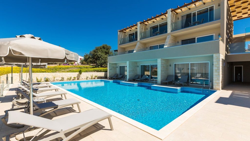 Sun & Sea Plus Resort 5/50
