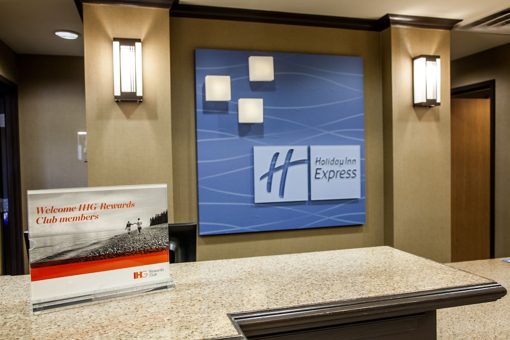 Holiday Inn Express Hotel Suites Yankton 12/71