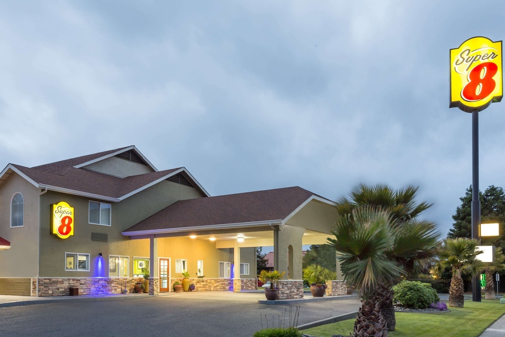 Super 8 By Wyndham Fortuna 3/23