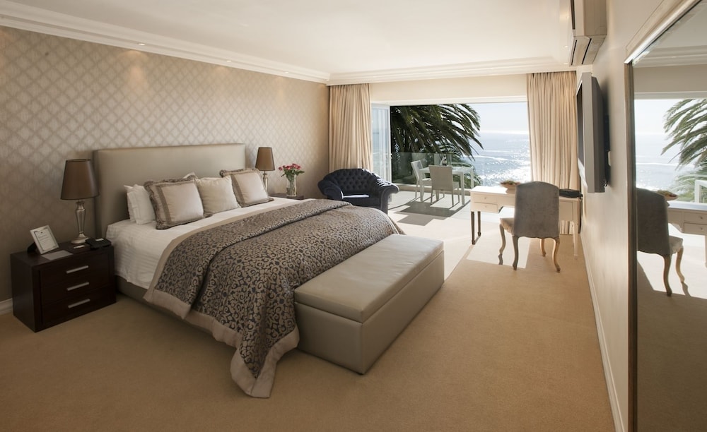 The Clarendon - Bantry Bay 10/50