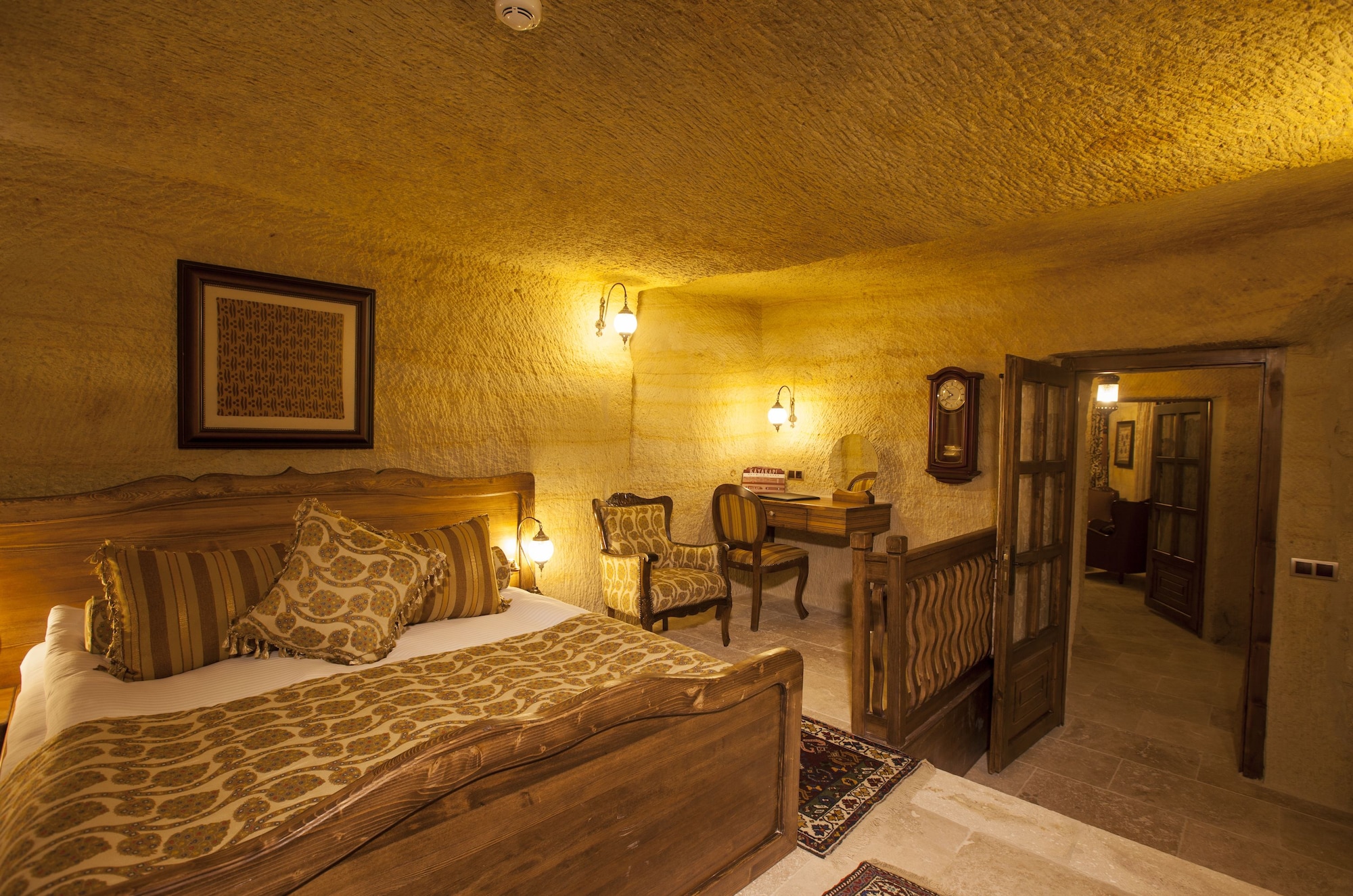 GLORIOUS CAVE, SUITE