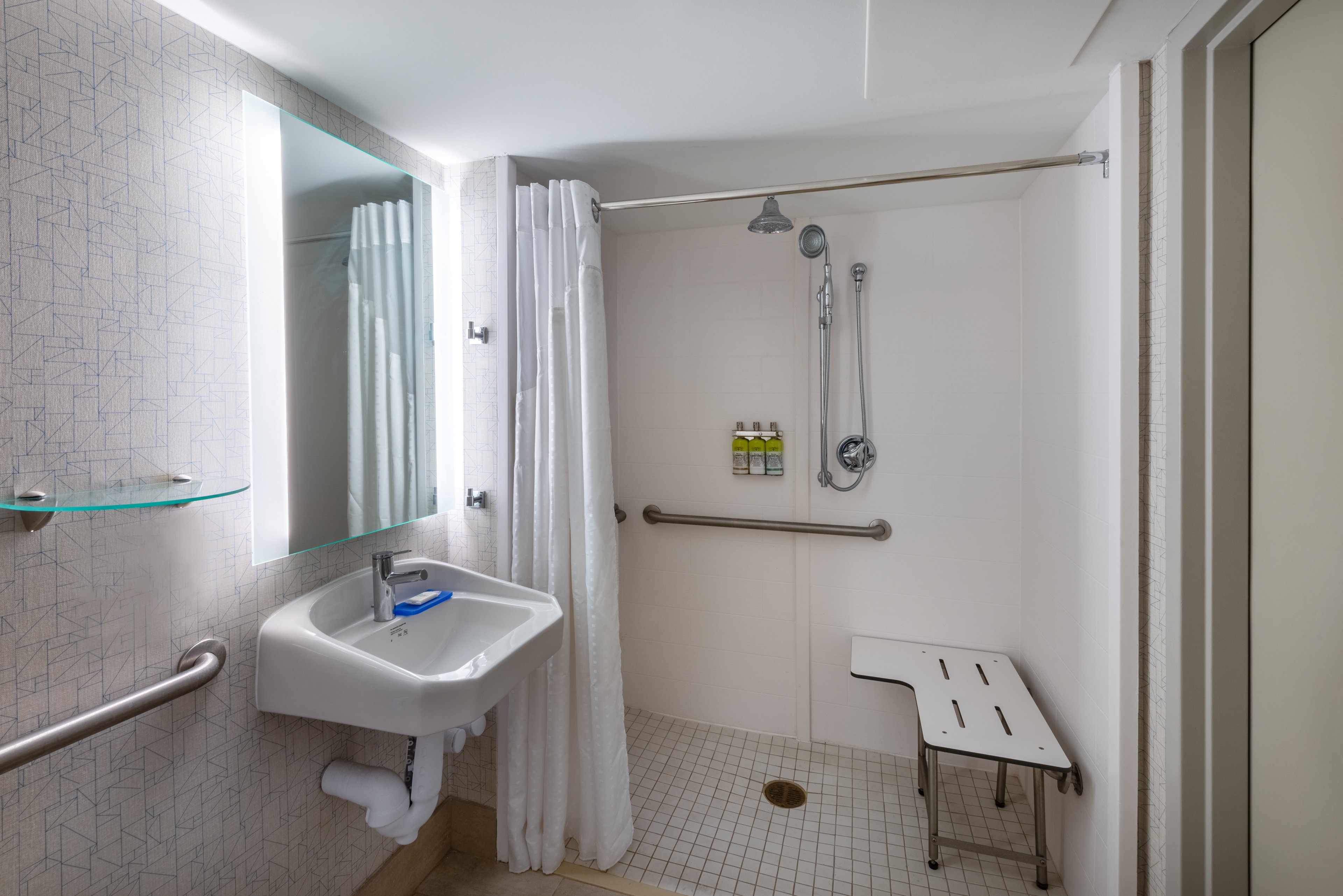 Holiday Inn Express State College Williamsburg Sq 48/48