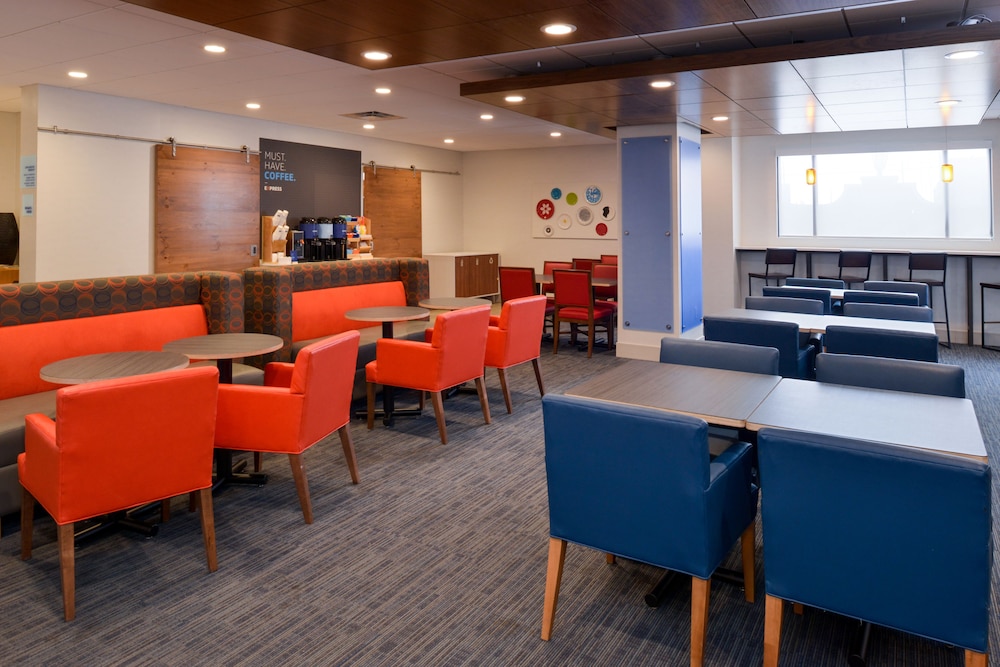 Holiday Inn Express Hotel and Suites Indianapolis Downtown Convention Center Area 44/48
