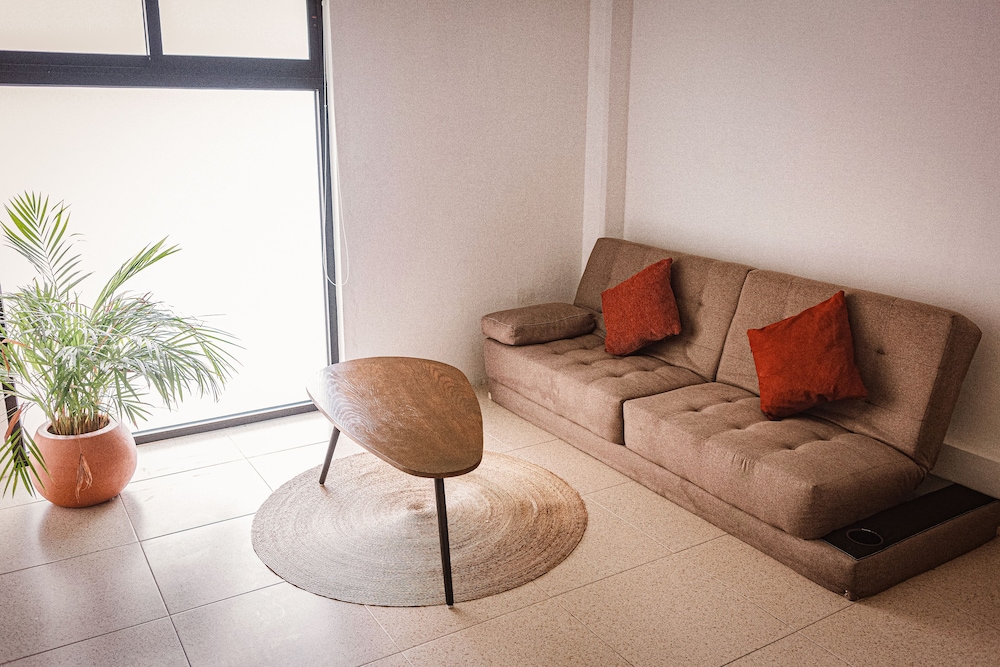 Nomads Hotel Hostel And Bar 30/55