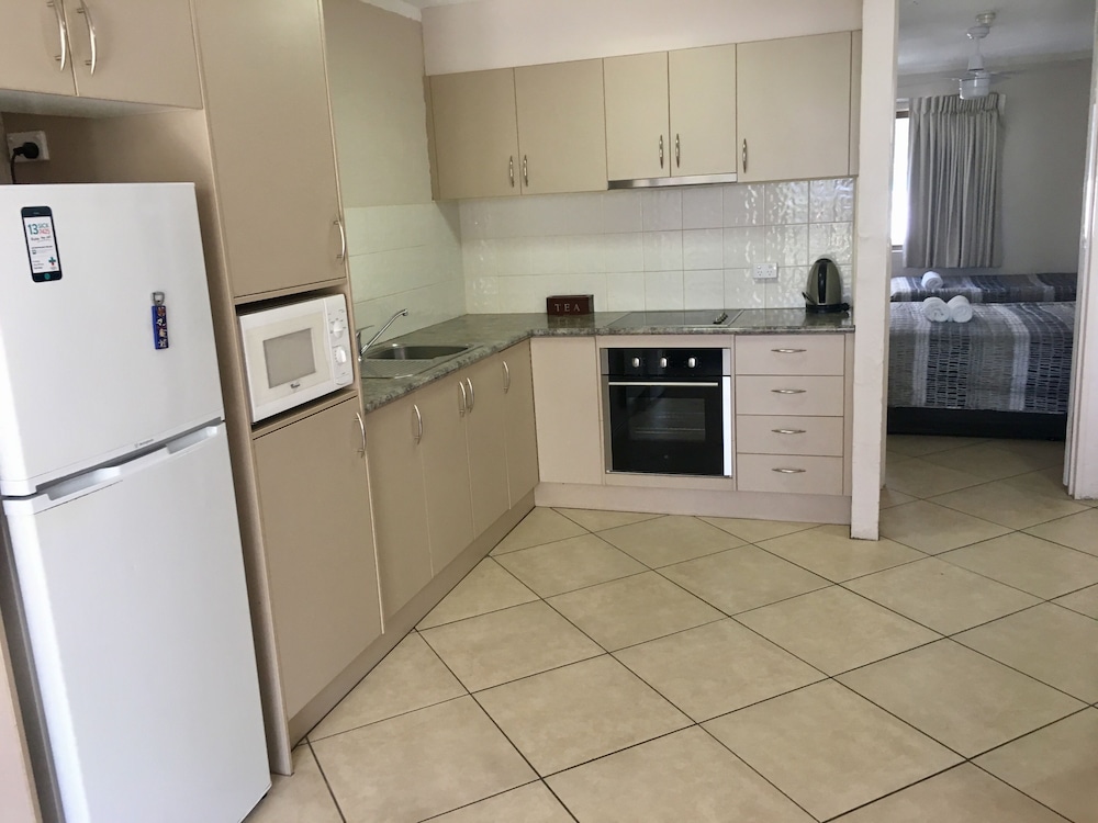 Burleigh Palms Holiday Apartments 11/75