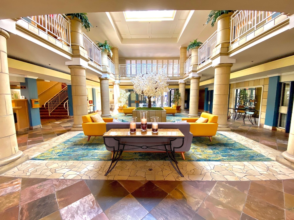 Atrium Hotel at Orange County Airport 50/61
