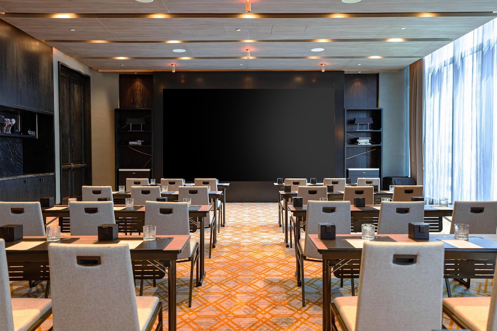 Hyatt Regency Bangkok Sukhumvit 65/76