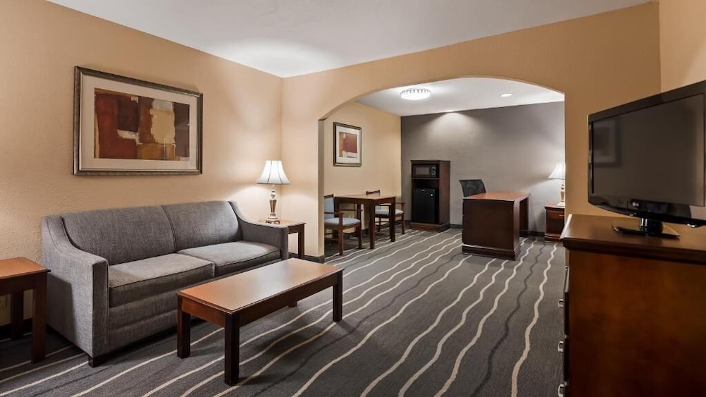 Red Roof Inn & Suites Irving - DFW Airport South 27/45