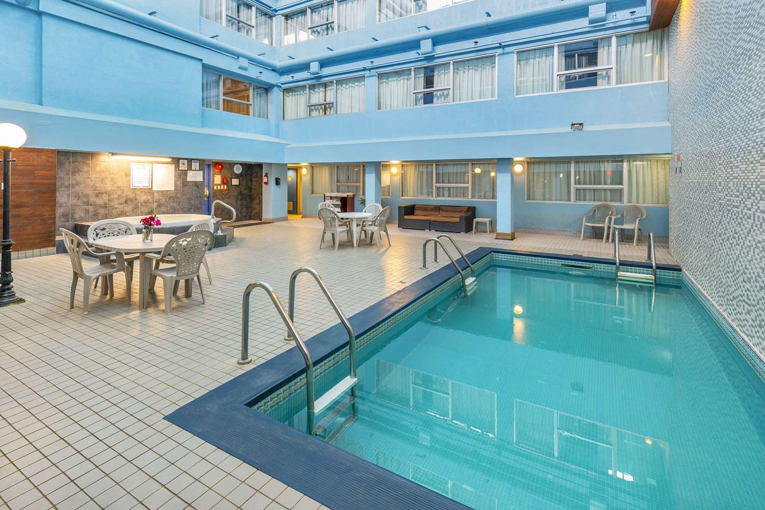 Comfort Inn & Suites Edmonton Downtown 25/34