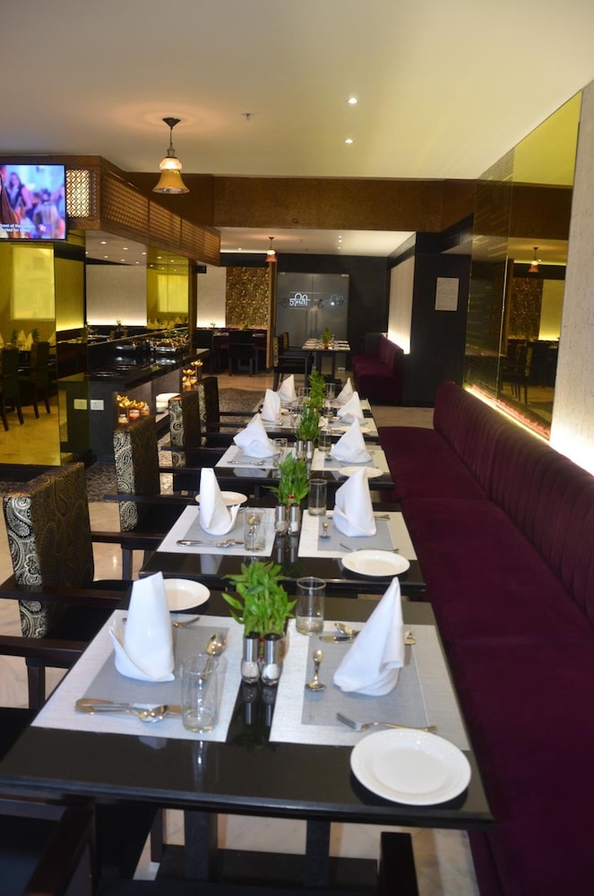 VESTA MAURYA PALACE 48/67