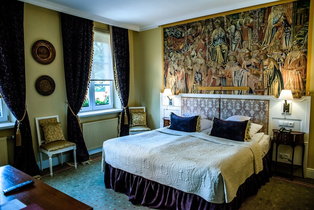 1 BEDROOM, DELUXE
