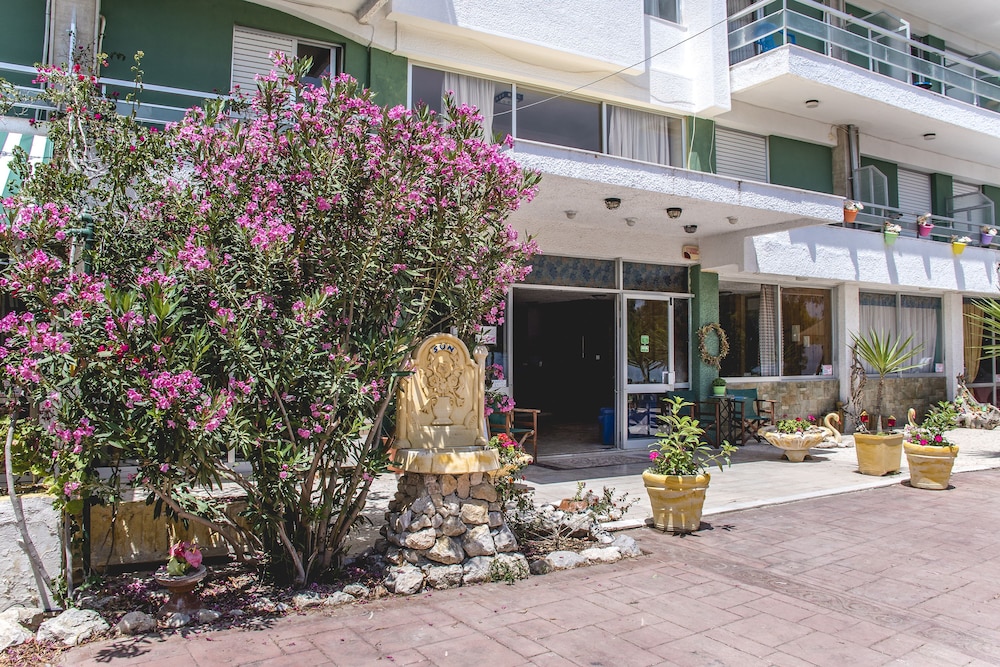Sun Hotel Kineta 30/75