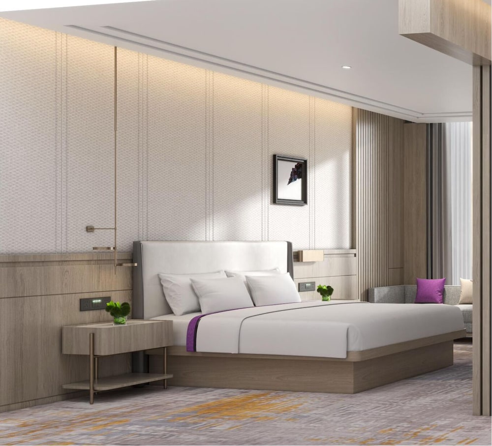 Elong Hotel Jakarta PIK 18/48