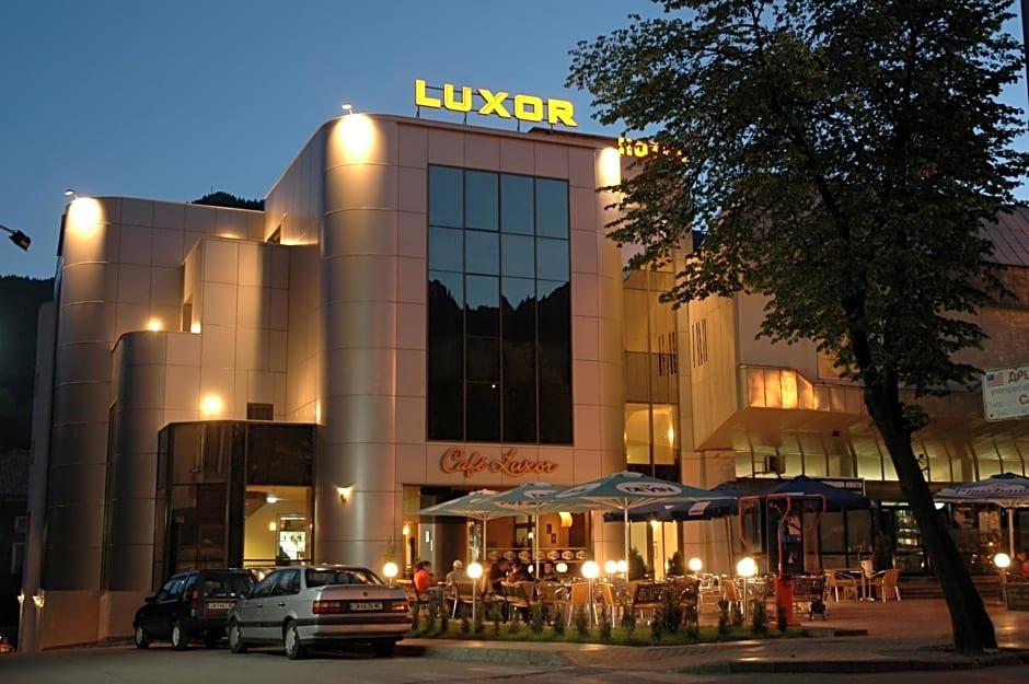 Complex Luxor 1/39