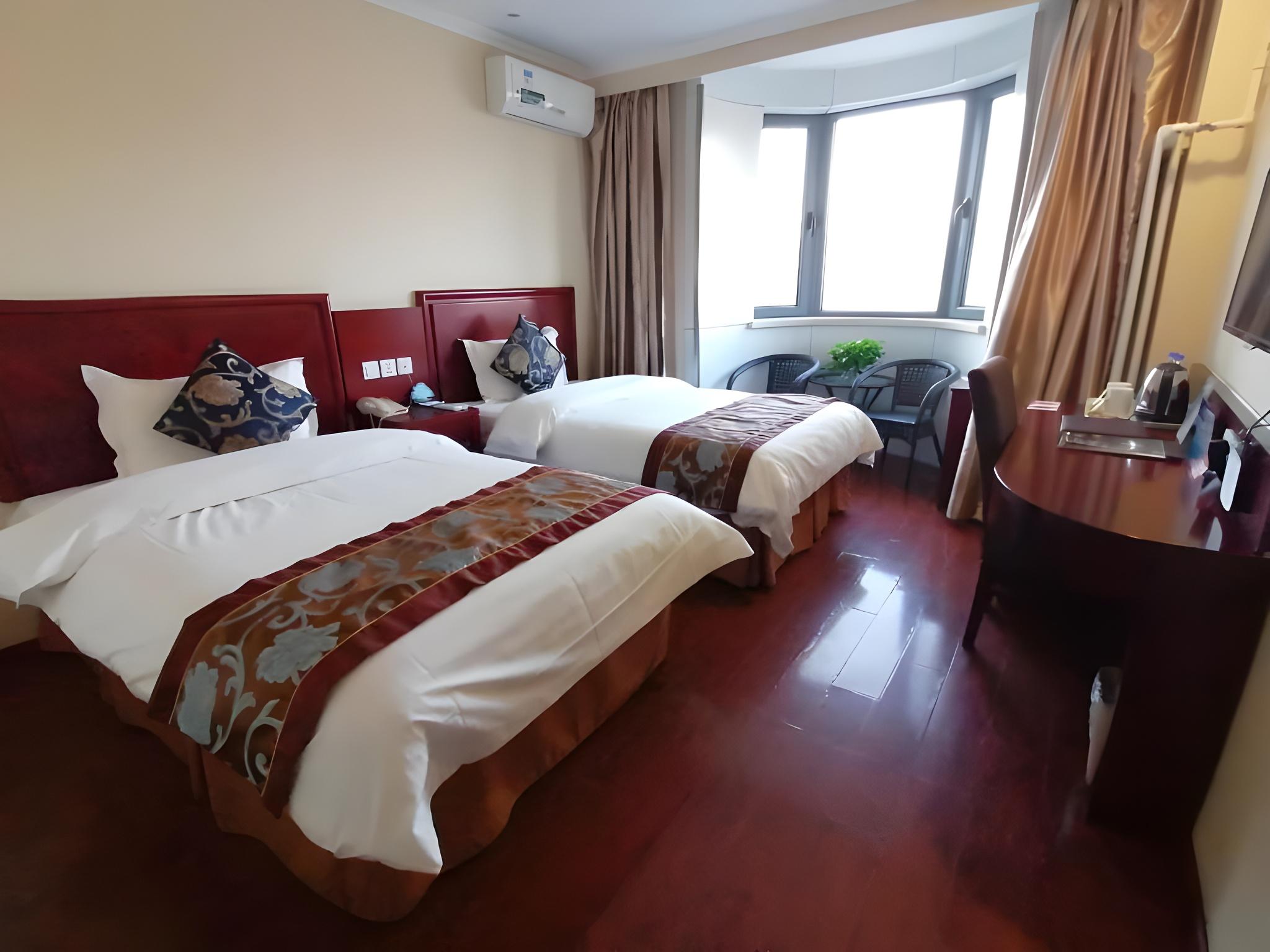 ROOM, TWIN BEDS