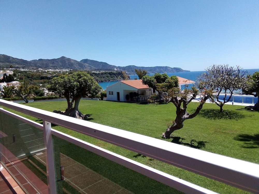 Parador De Nerja 40/50