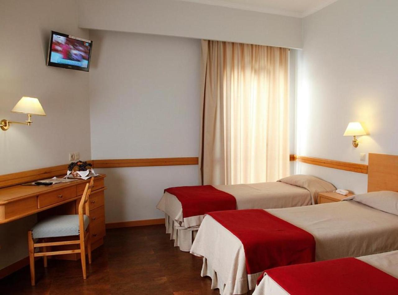 Room, Triple