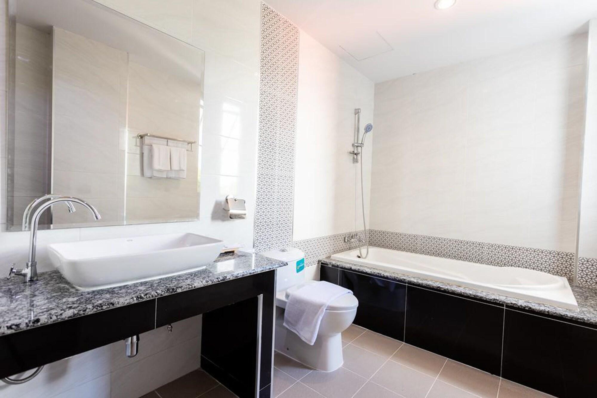 O2 Hotel Lopburi 10/15
