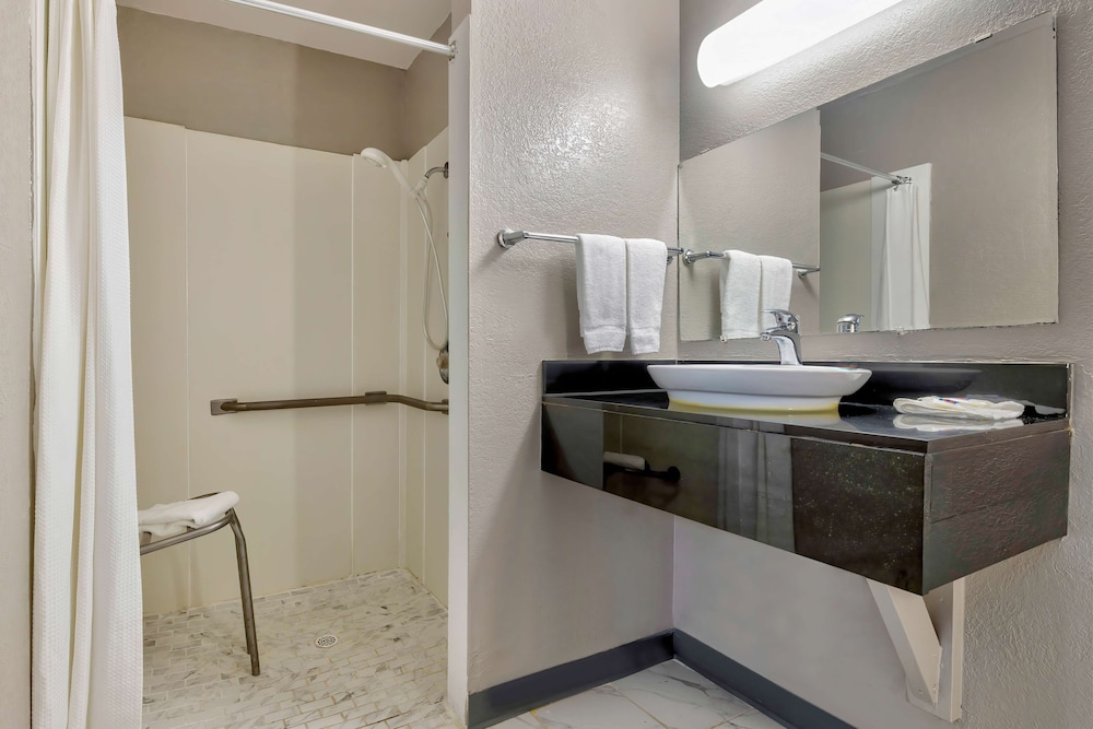 Motel6 Oshkosh, WI 67/67